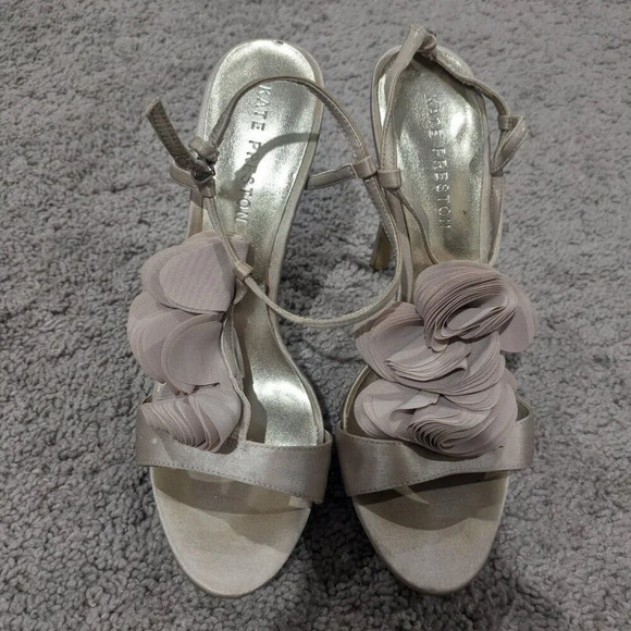 Kate Preston Heels Size 8 Champagne color with floral detail - Picture 7 of 7
